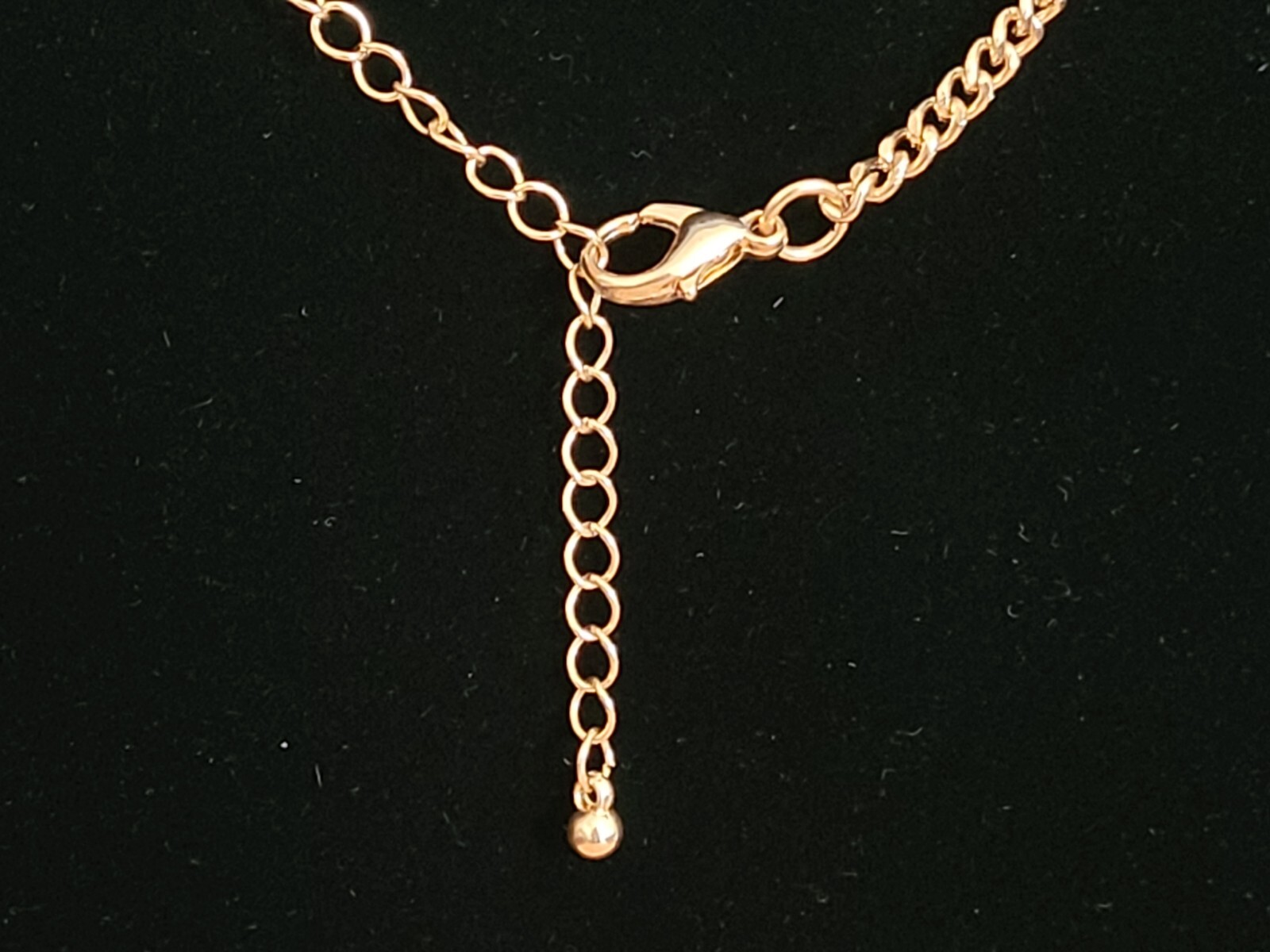 Charming Vintage Gold Tone And Green Stone Necklace