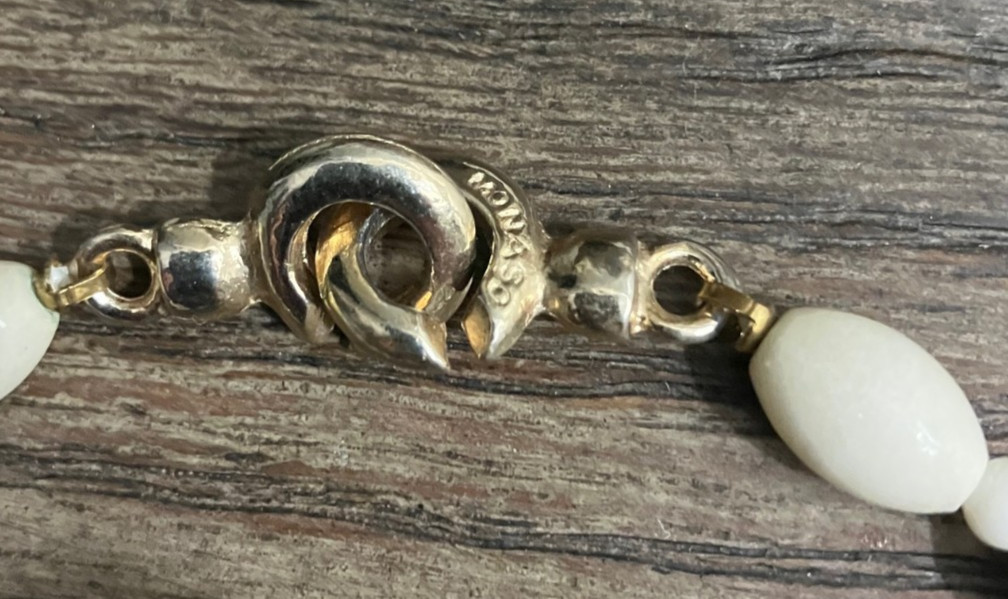 Beautiful Unique Vintage Signed MONA SO White 24″ Asymmetrical Marble Necklace