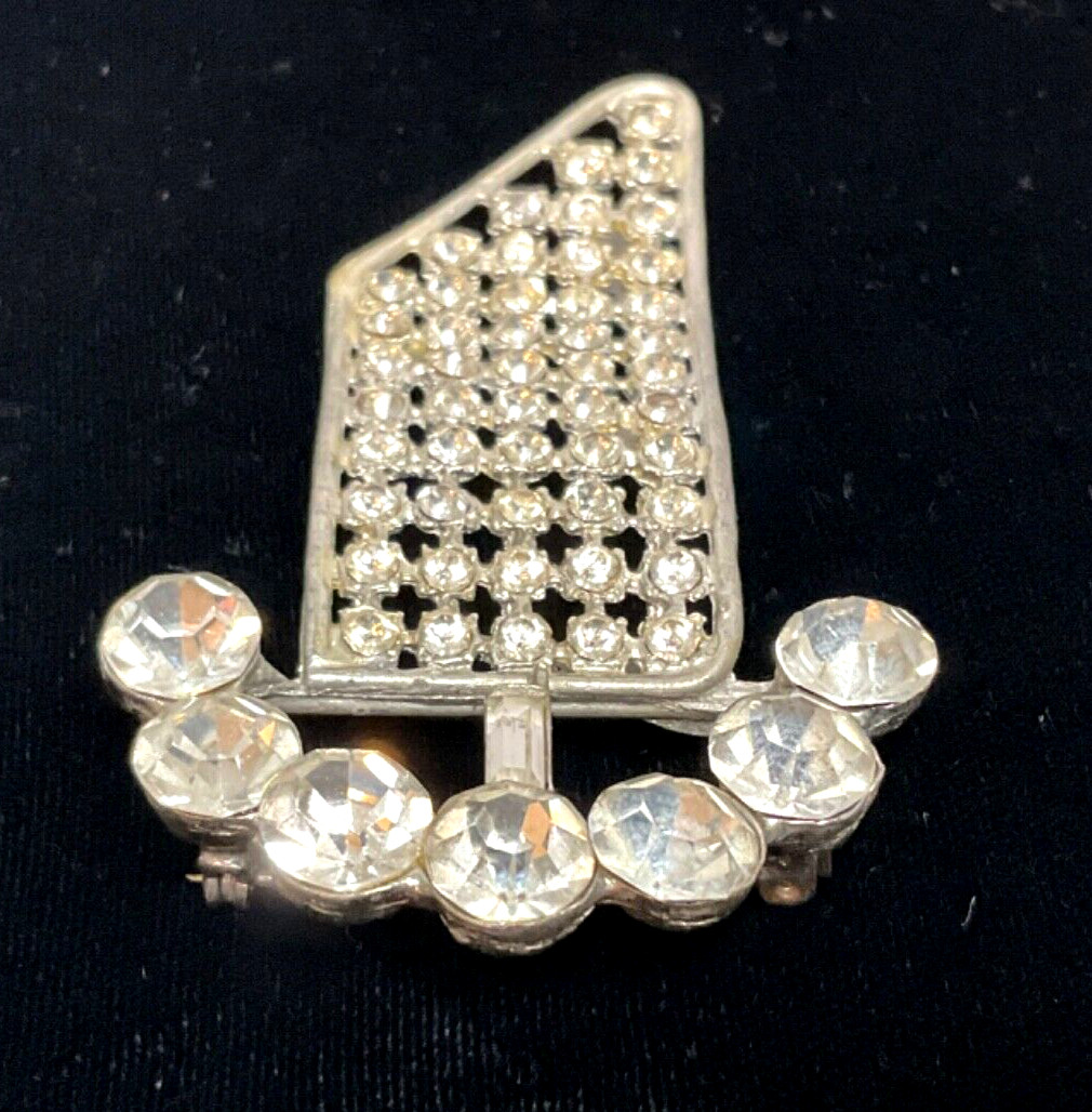 Brooch Interesting Design Faceted Crystal Rhinestones Silvertone Vintage