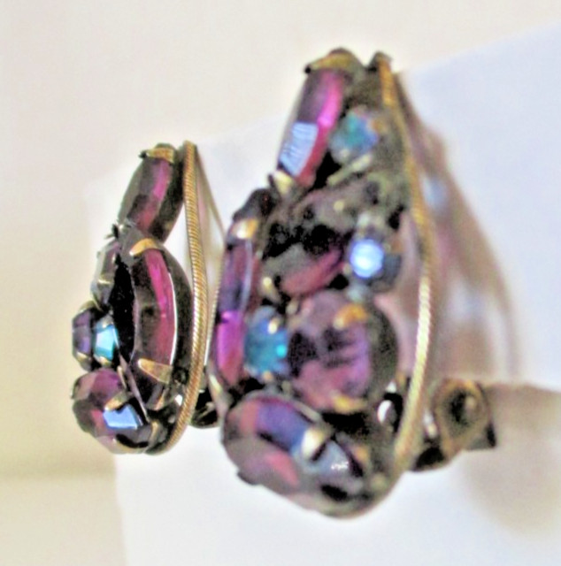 Vintage Amethyst & Sapphire Glass Teardrop 1″ Clip-On Earrings Gold Tone AZJ
