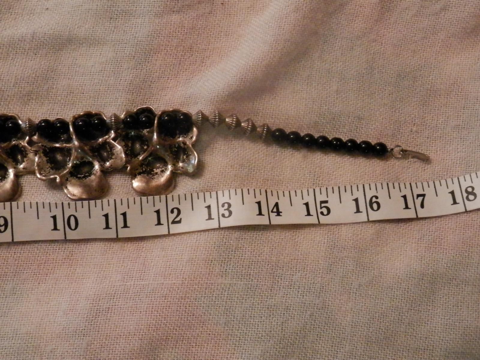 Very Good Looking Vintage 70’s Large Silver Tone Flower Black Bead Necklace 77D4