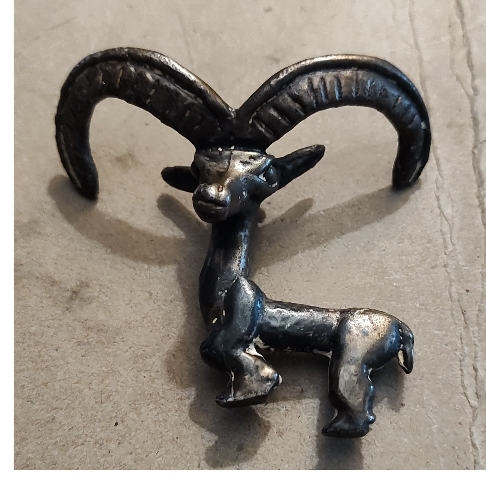 museum Silver Tone Ram/Goat Animal Figural Brooch Pin, No Stone, Unisex Adults