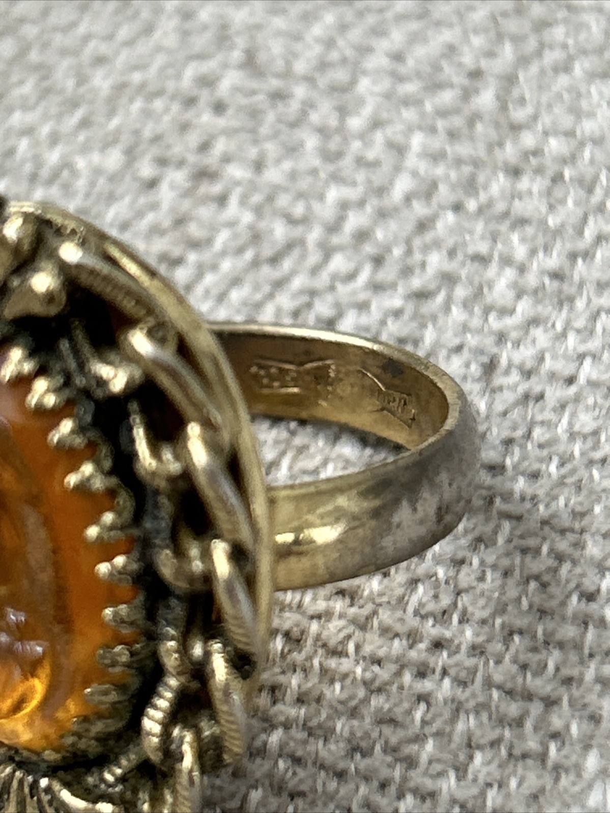 Whiting And Davis Amber Cameo Ring Signed Gold Chain Boarder Vintage 6.5-7
