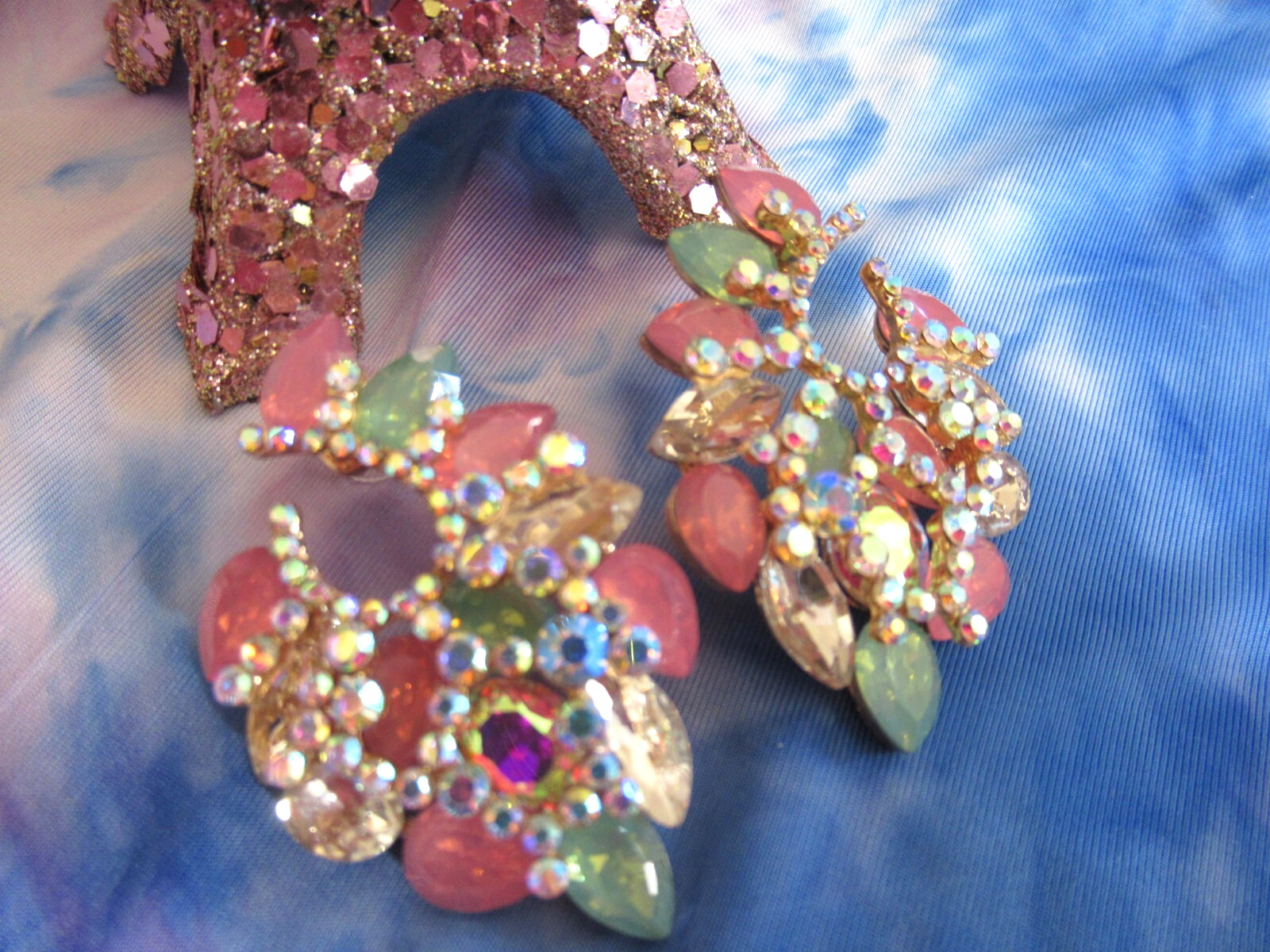 BEAUTIFUL IRIDESCENT PASTEL-COLORS GEMSTONES & CRYSTAL STATEMENT EARRINGS NEW