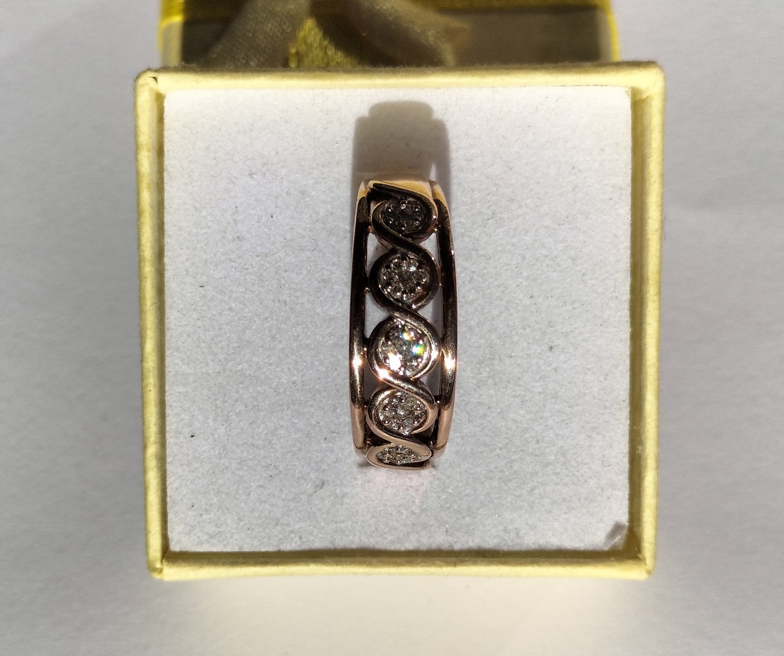 Vintage Handmade Rose Gold Ring with 35x Pavé Set Diamonds, Size O (17.35mm) 4g