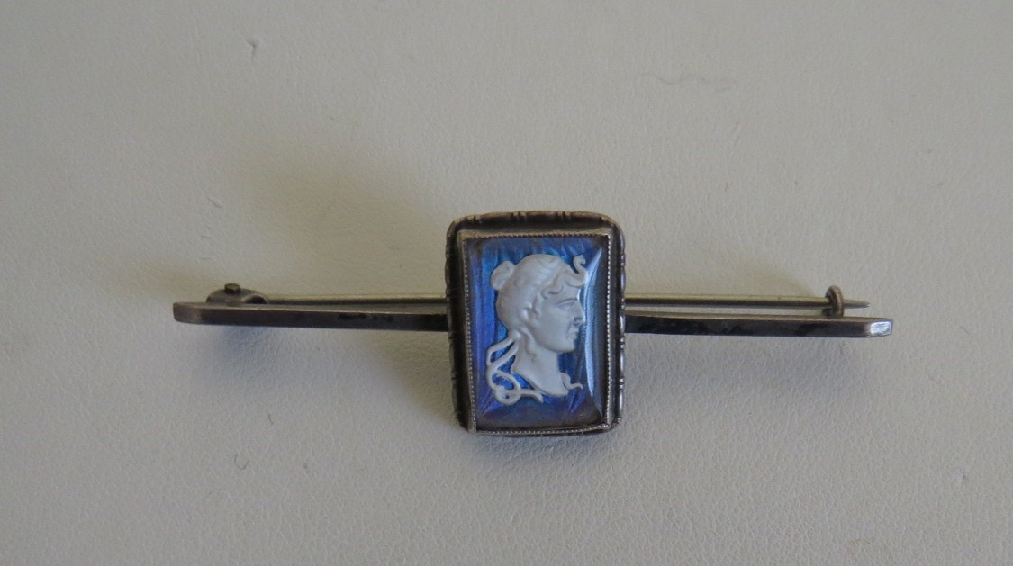 VERY UNUSUAL STERLING SILVER & BUTTERFLY WING BROOCH WITH VICTORIAN LADY