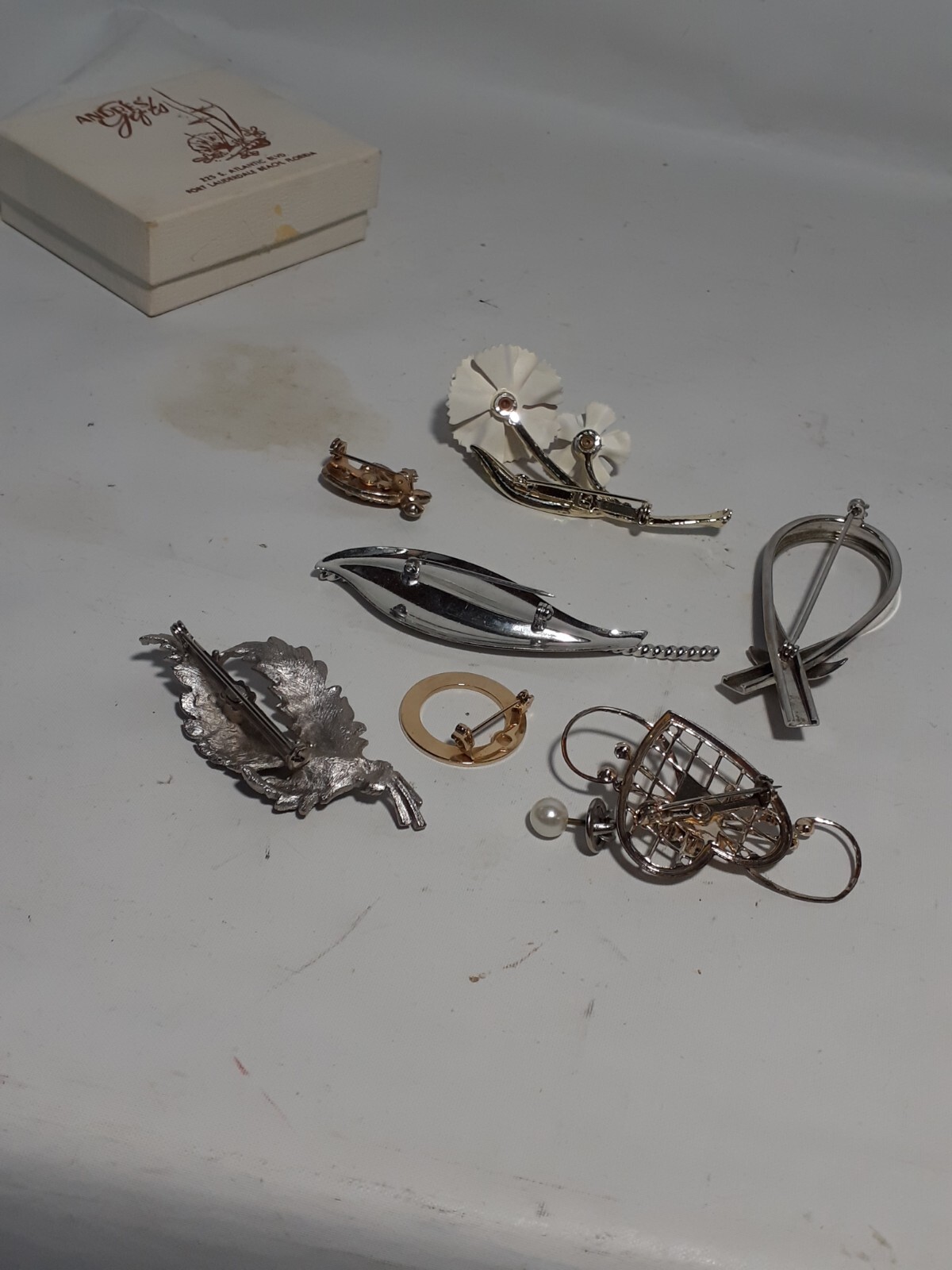 Vintage And Other Unsigned Rhinestone And Metal Brooch Pin 8 Piece Lot