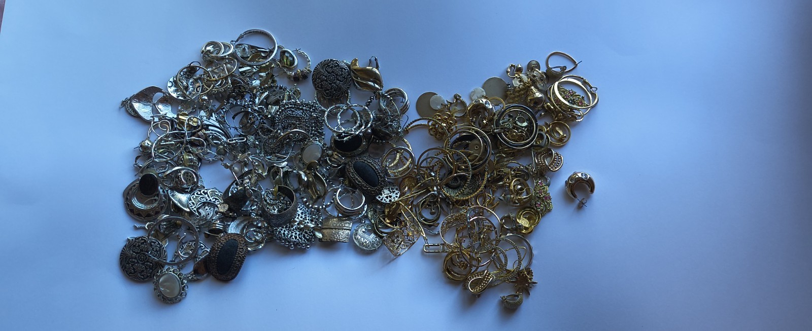 Vintage To Now Earrings Huge Lot Silver & Gold Tone Mixed Metals