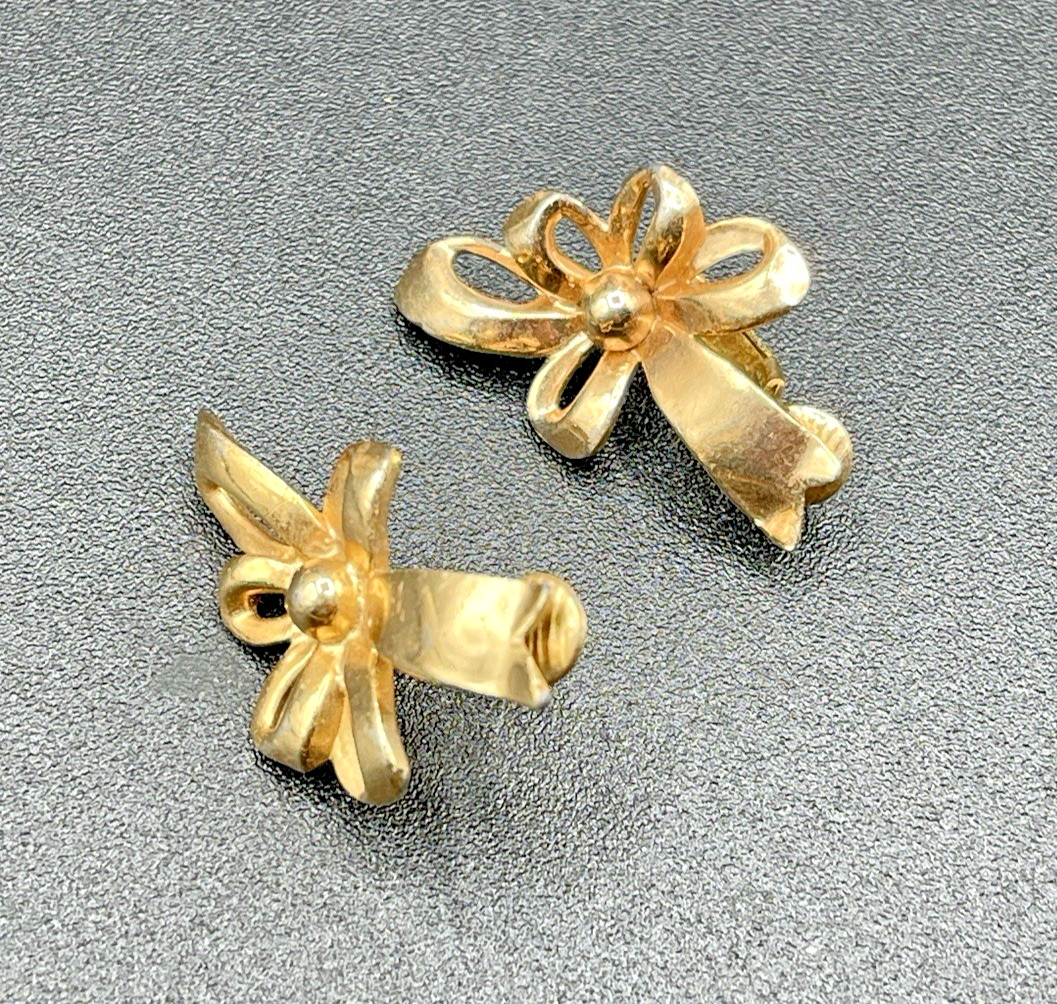 Vintage Gold Plated Ribbon Clip On Earrings Signed Maker’s Mark Is Unreadable