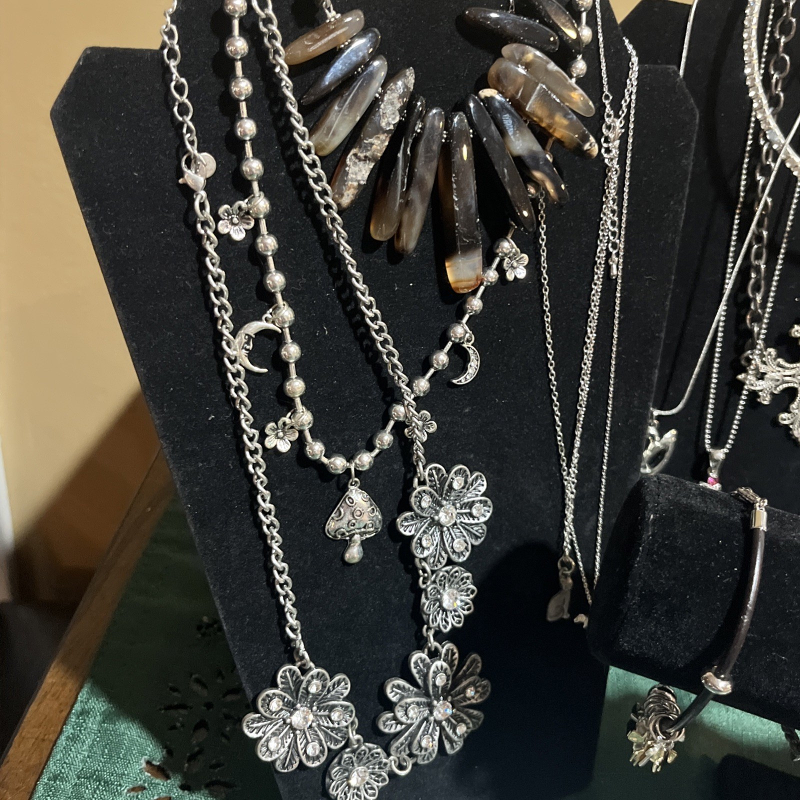 Jewelry Fashion lot Eclectic Silver Tone Vtg Modern Necklaces Bracelets Bulk
