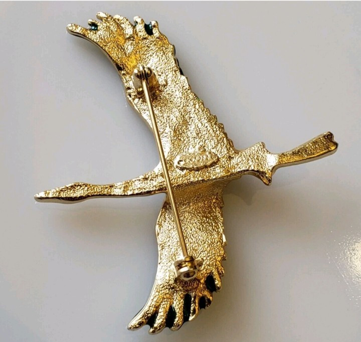 Vtg Giovanni Signed Stork Bird in Flight Gold Plated Enamel Clear Crystal Brooch