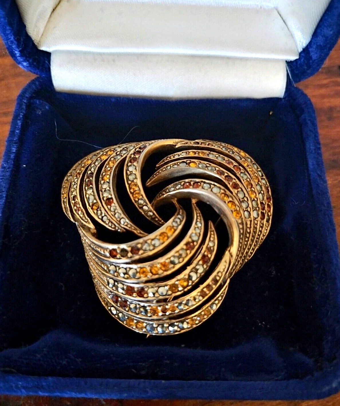 Vintage Signed LES BERNARD 1980s Large Gold-Tone Rhinestone Pin Brooch