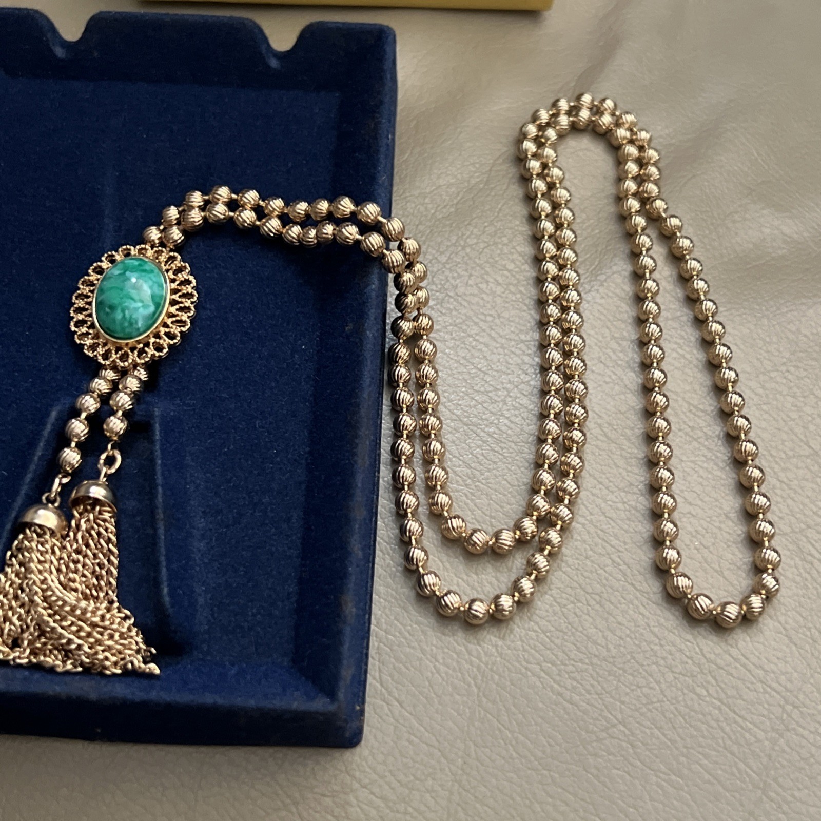 Vtg 1973 AVON Signed Gold Tone Ball Chain Lariat Green Slide Tassel 40″ Necklace