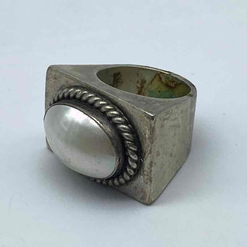 Crenshaw Vintage Sterling Silver 925 Mother of Pearl Statement Ring Sz 5.5