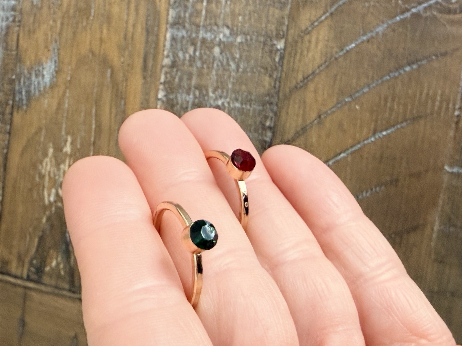 Vintage Faceted Rhinestone Ring Green And Red Gold Tone Size 6.5 Set Of Two