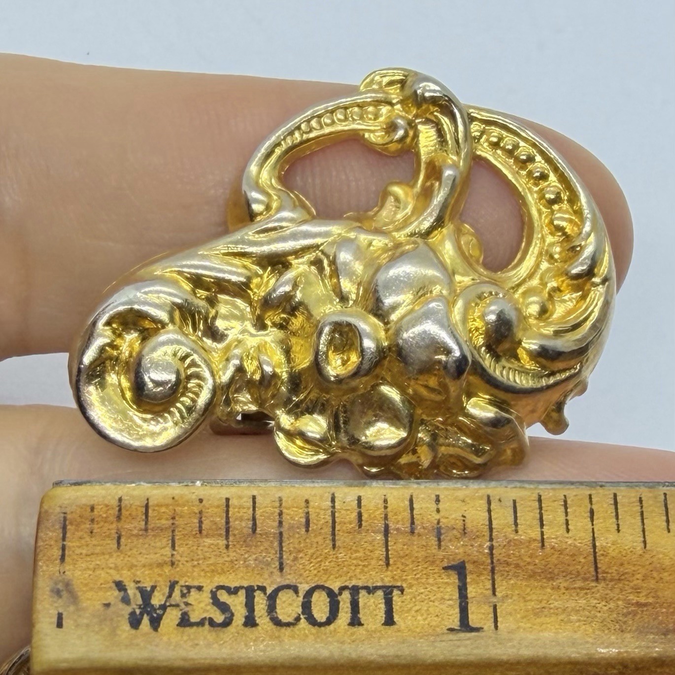 Vtg Art Nouveau Goldtone Scrollwork Statement Floral Earrings Clip-on Huggie