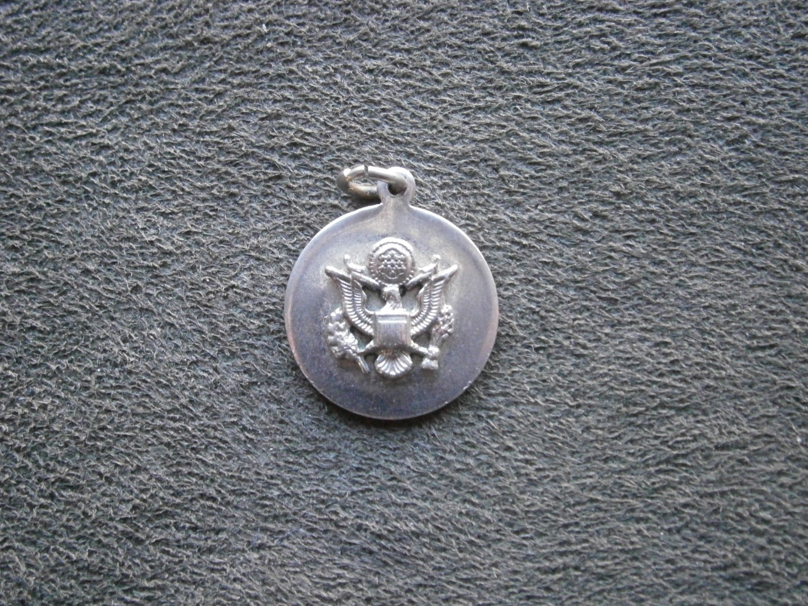 US Army Eagle Emblem Vintage Silvertone Bracelet Charm Pendant 3.3g