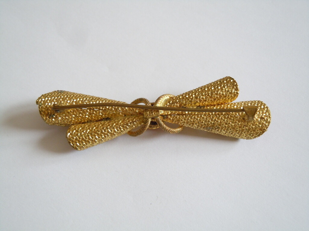 Vintage Costume Jewelry Brooch Rhinestones Red 9.4 G/7.2 X 2.0 Cm
