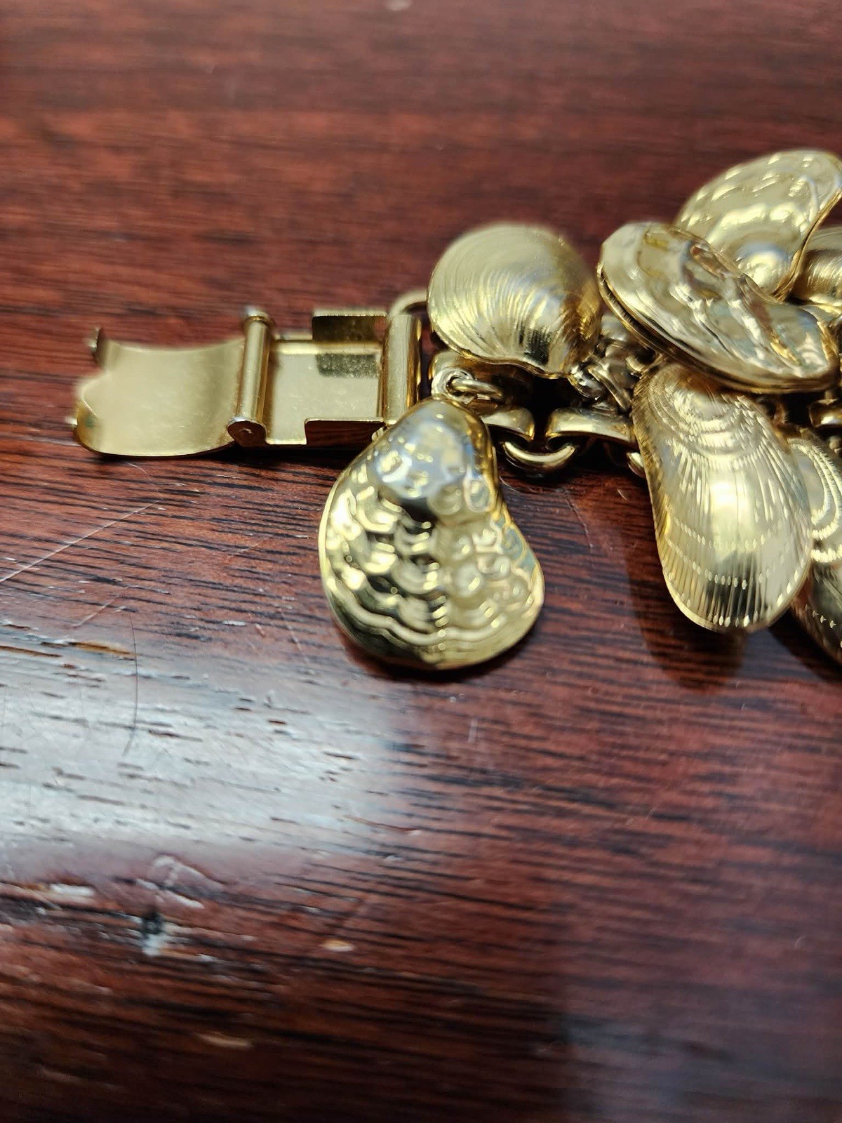 Napier Eugene Bertolli Clam, Oyster & Mussel Shell Gold Tone Charm Bracelet 1980