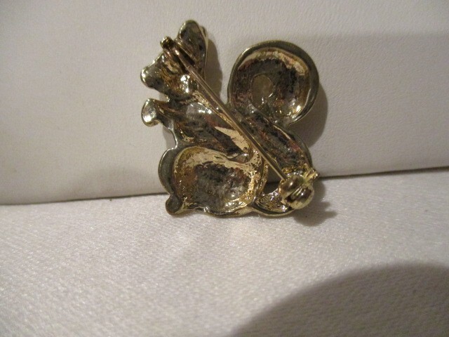 KIM ROGERS Goldtone Squirrel w/Clear Rhinestone Body & Black Eye 3/4″w x 1 1/8″L