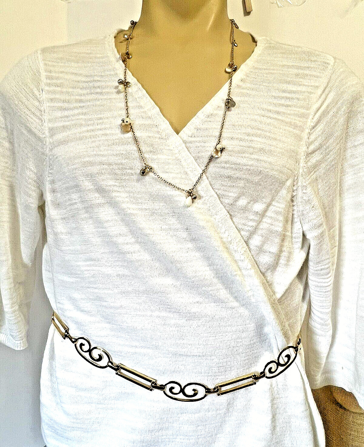 LOT OF 2 NECKLACES GOLD TONE CHAPS VINTAGE CHAIN/BELT MOTHER OF PEARL 32-36 IN