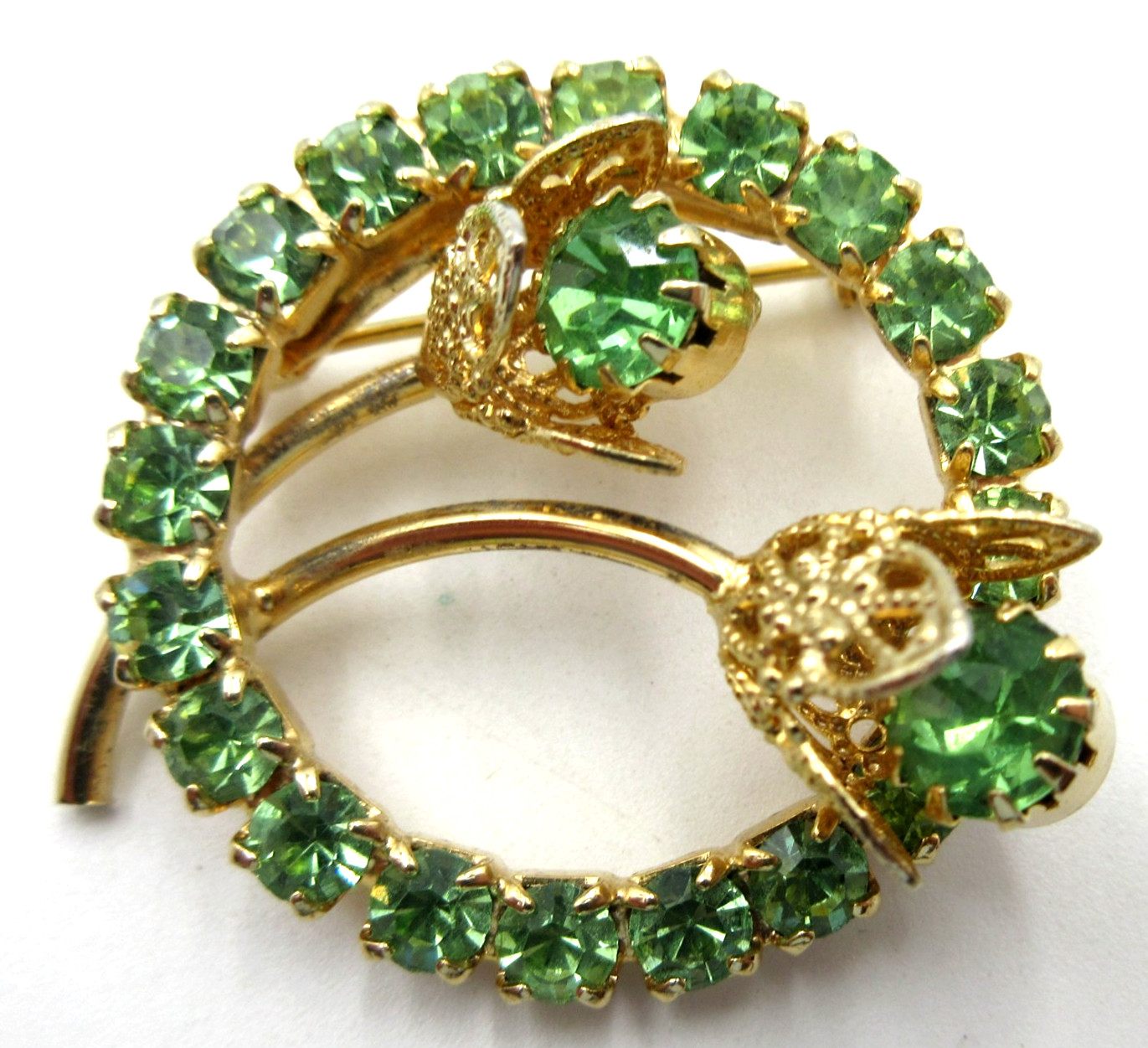 VTG BAR LINK FLOWER WREATH green RHINESTONE gold tone METAL OPEN WORK Brooch Pin