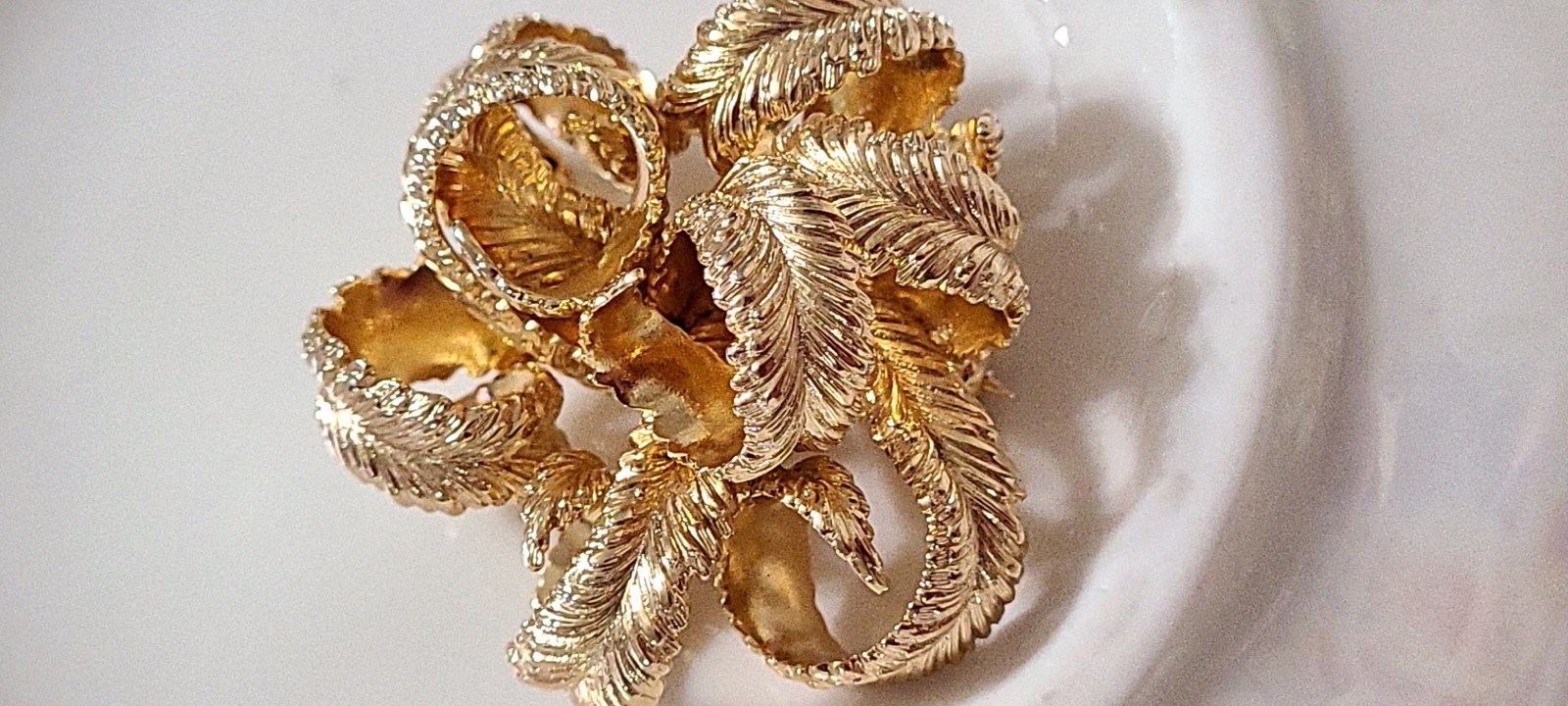 Grosse Signed Gold Tone Bow Leaf Nature Brooch Pin Women’s Fashion Jewelry