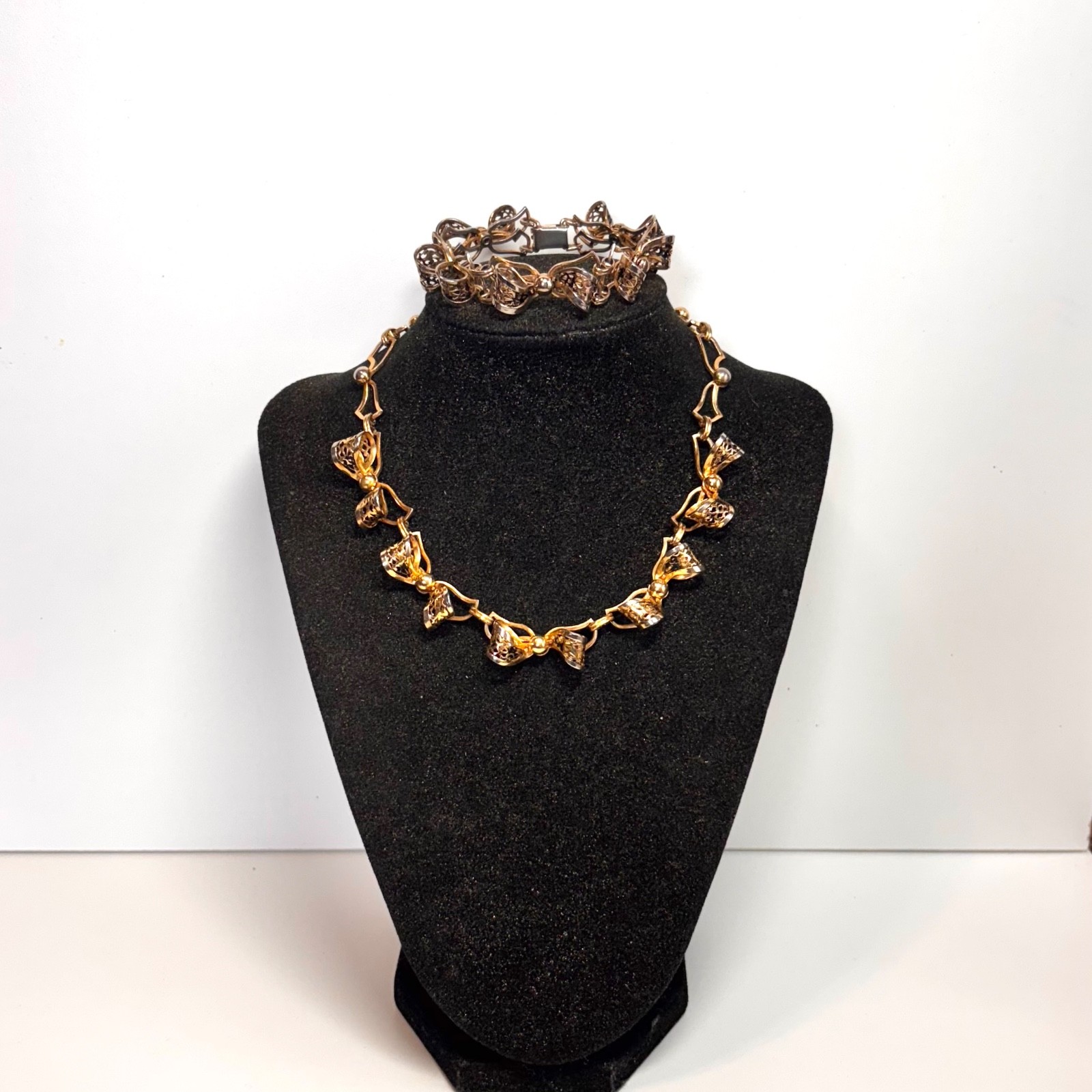 NECKLACE BRACELET SET goldtone metal bows hook + fold clasp vintage DAMAGE color
