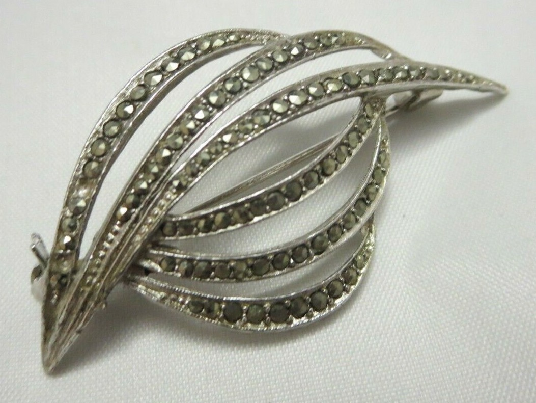 Vintage Delicate Style Marcasite Brooch Pin Silver Tone 2″ x 1″ Floral? Plant?