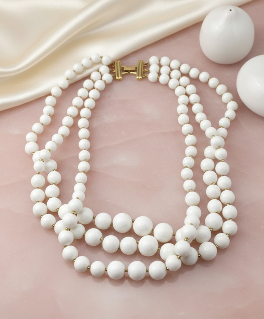 Vintage Trifari White Beaded Necklace Triple Strand Graduated 21 In Gold Tone
