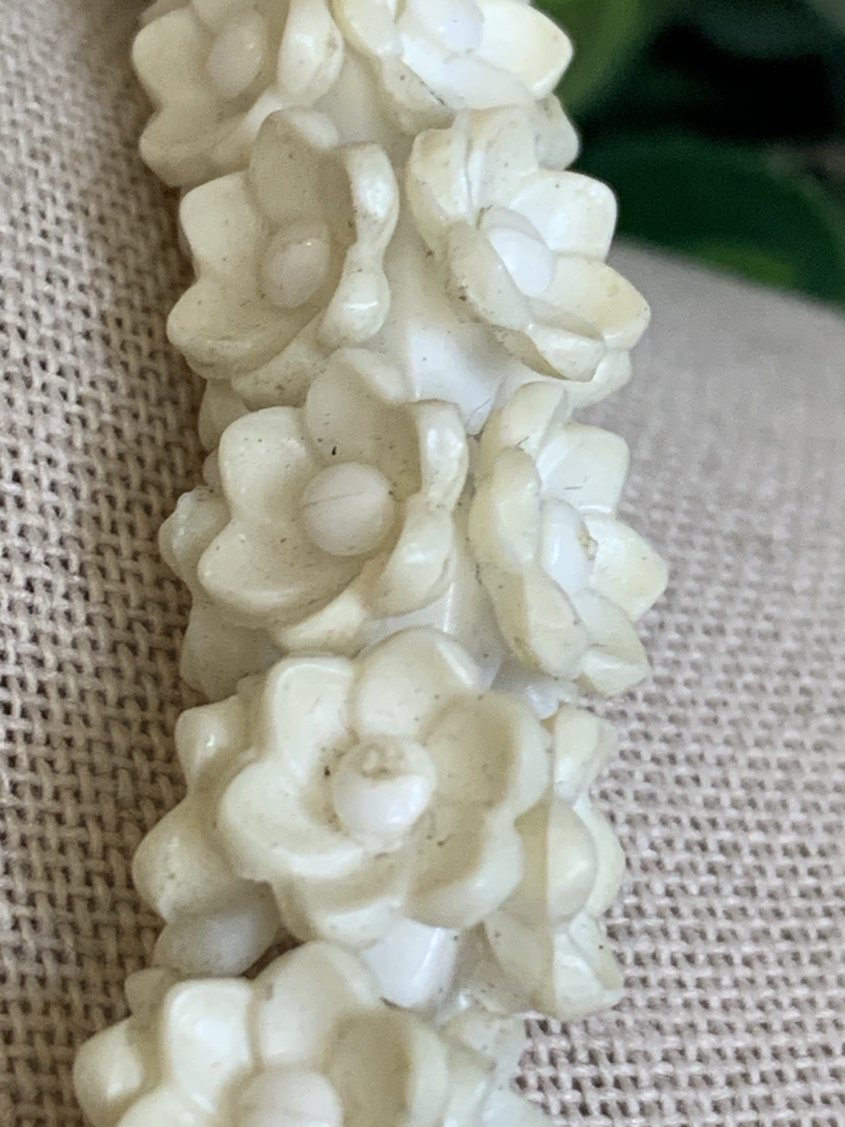 Vintage Trifari White Plastic Flower Necklace Floral Lei Choker Mid Century