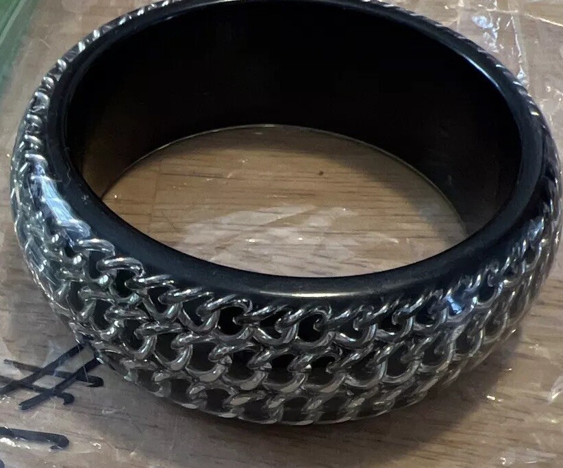 BLACK ACRYLIC LUCITE BANGLE WITH ENCASED SILVERTONE CHAINS