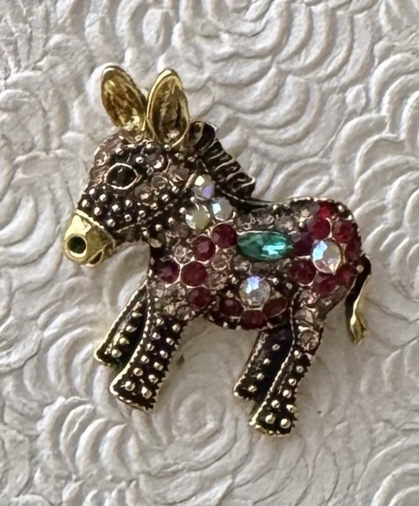 Donkey vintage style brooch gold tone metal