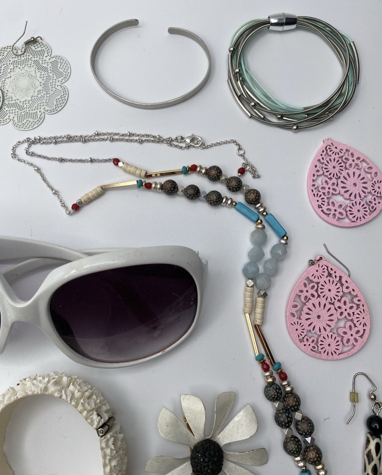 Vintage To Now Curated Costume Jewelry & Accessories Lot: White Party! 15 Pieces