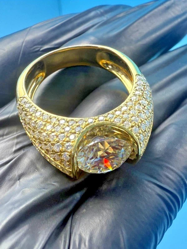2.35Ct VVS1 Round Cut Lab-Created Diamond Men’s Wedding 14K Yellow Gold FN Ring