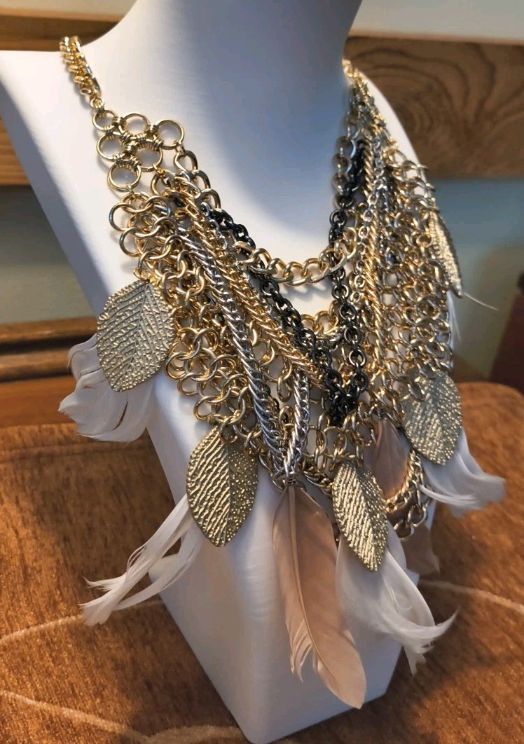 Vtg Boho Gold Heavy Mesh Chain Link Necklace Pink Feathers Rhinestones Crystal