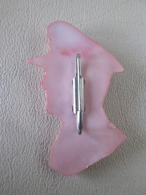 WWII General MacArthur pink 3D bust head Brooch Celluloid Vtg 40’s Pin Military