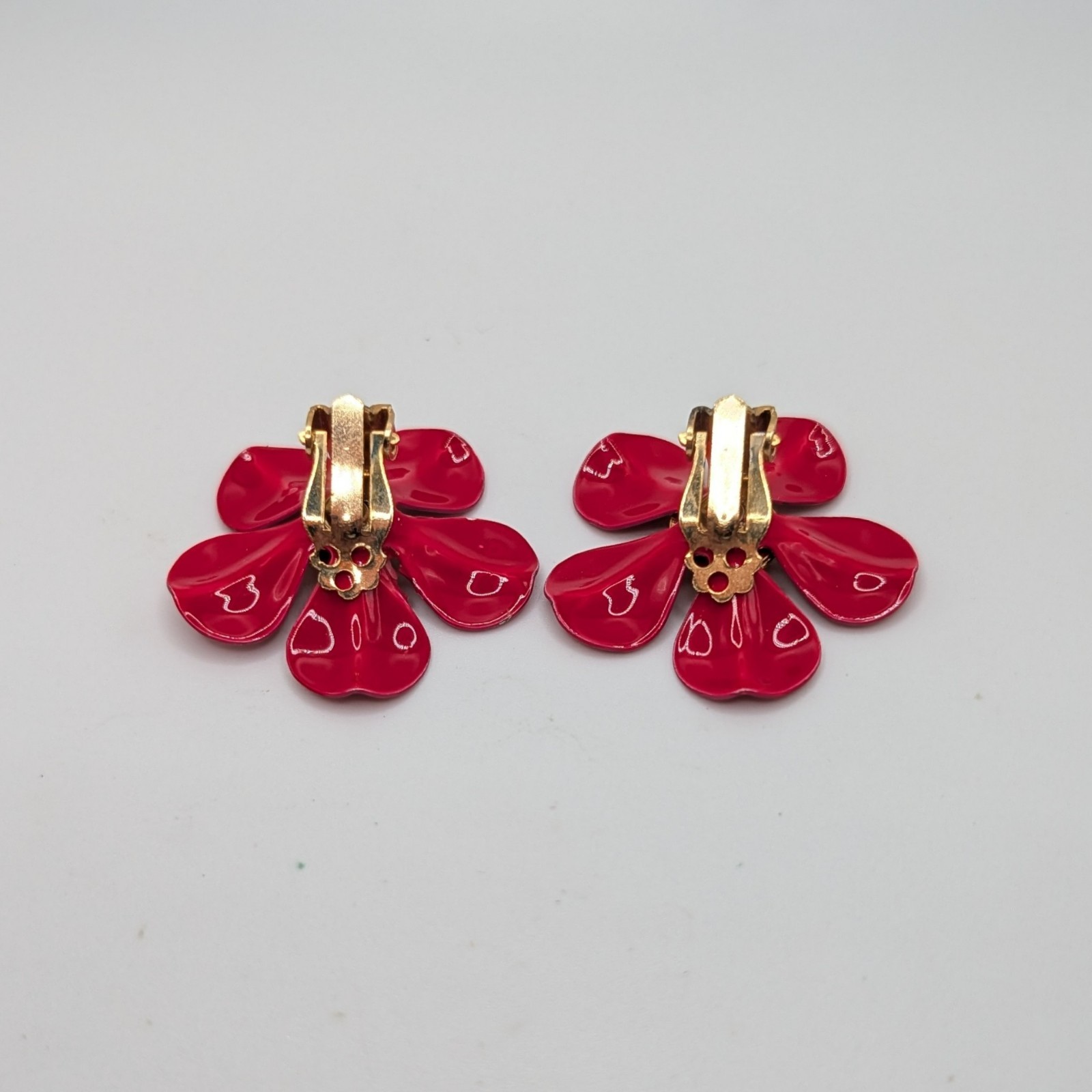 VTG Bright Red-Gold Metal Enamel Flower Power Brooch & Clip On Earring Set