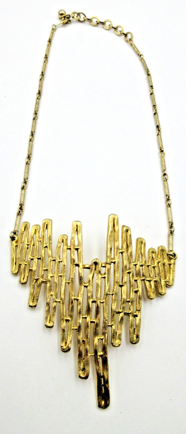 VTG SIGNED CELEBRITY NY 18″ ADJ TO CHOKER GOLD TONE UNUSUAL OPEN WORK Necklace