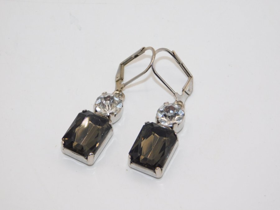 A608-VINTAGE PIERCED EARRINGS~VERY DARK GREY/CLEAR STONES~SILVER TONE~1.5″ DROP