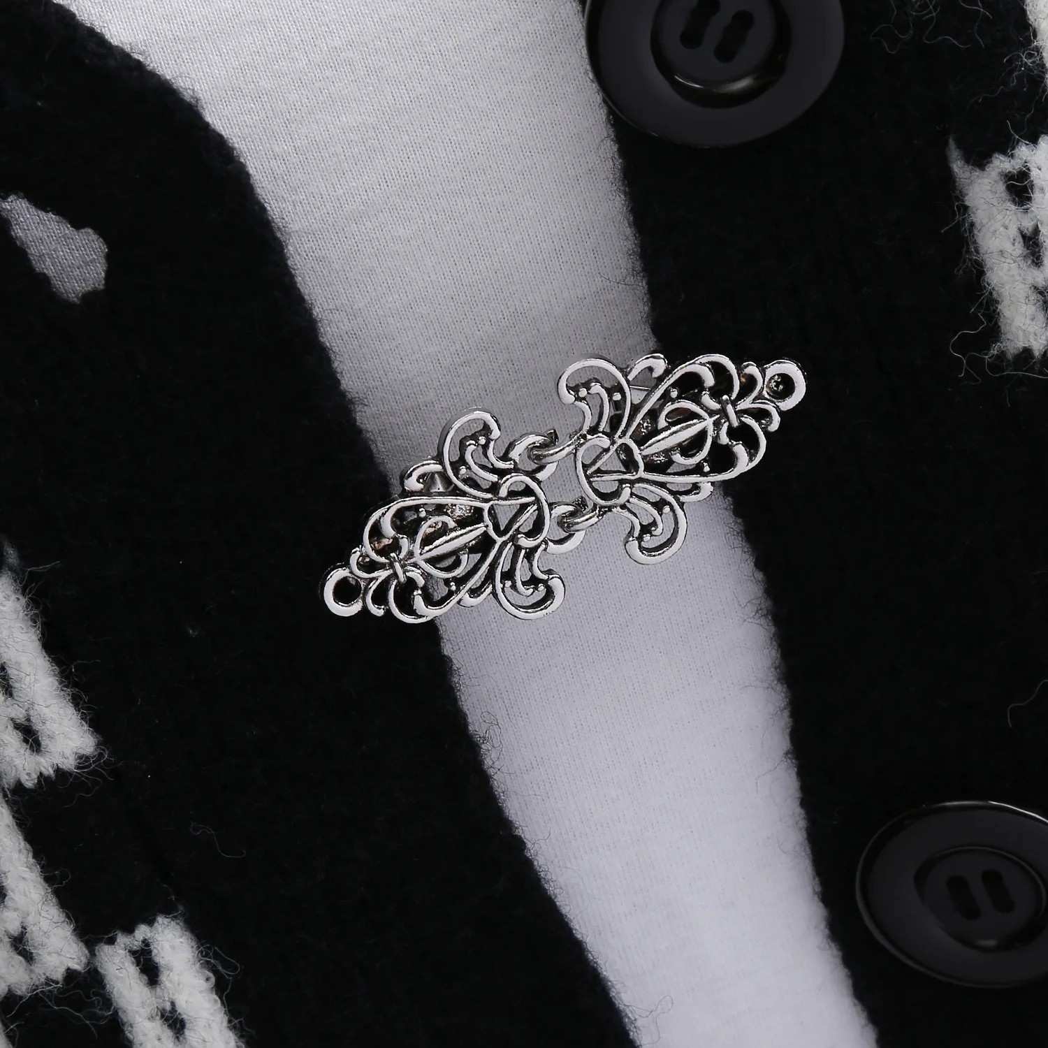 Vintage Cardigan Clip Sweater Shawl Clasp– Retro Zinc Alloy Cape Collar Fastener