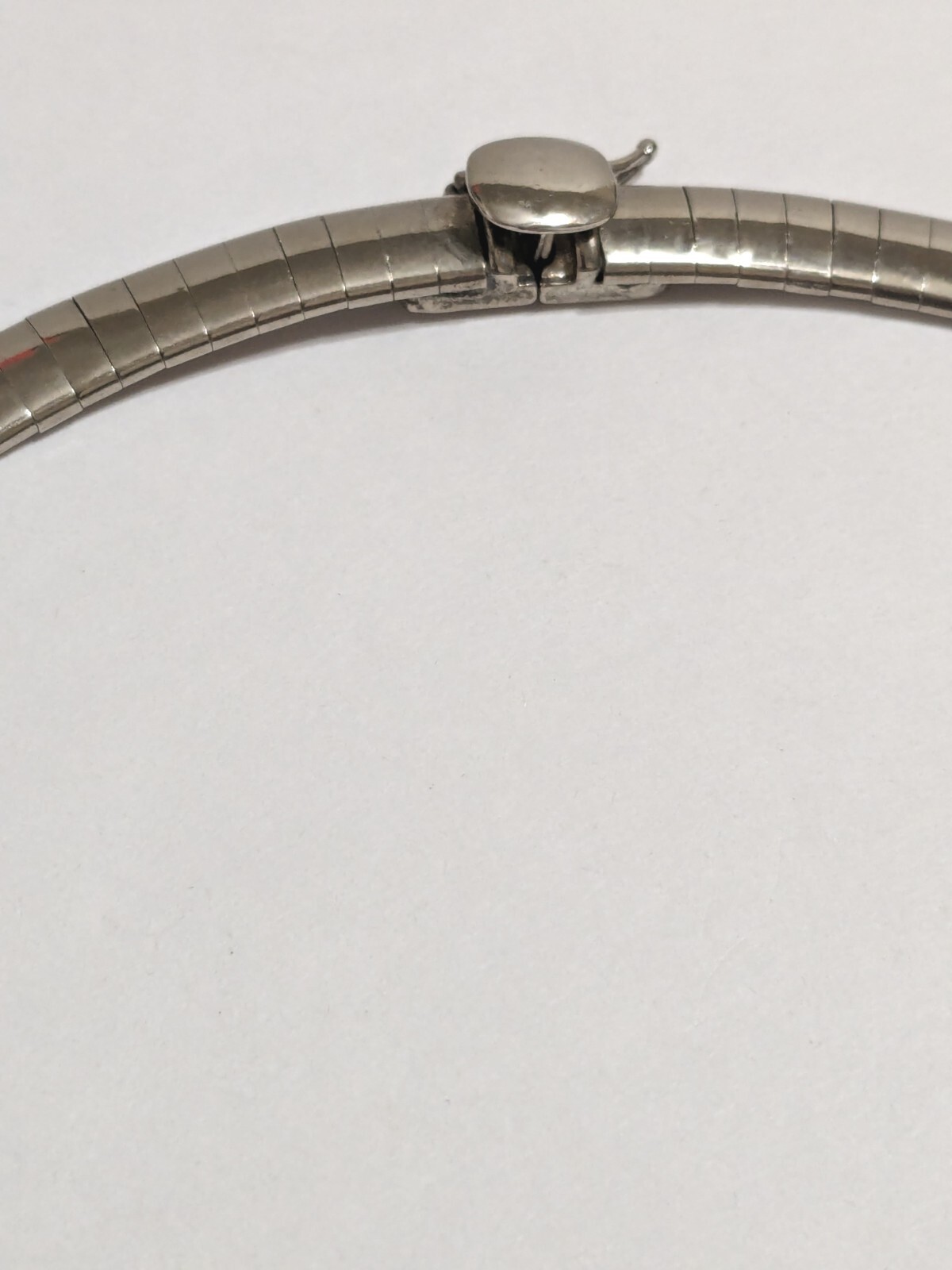 Vintage Retro Silver Tone Snake Chain Choker. 14 In. Push/Snap Closure.