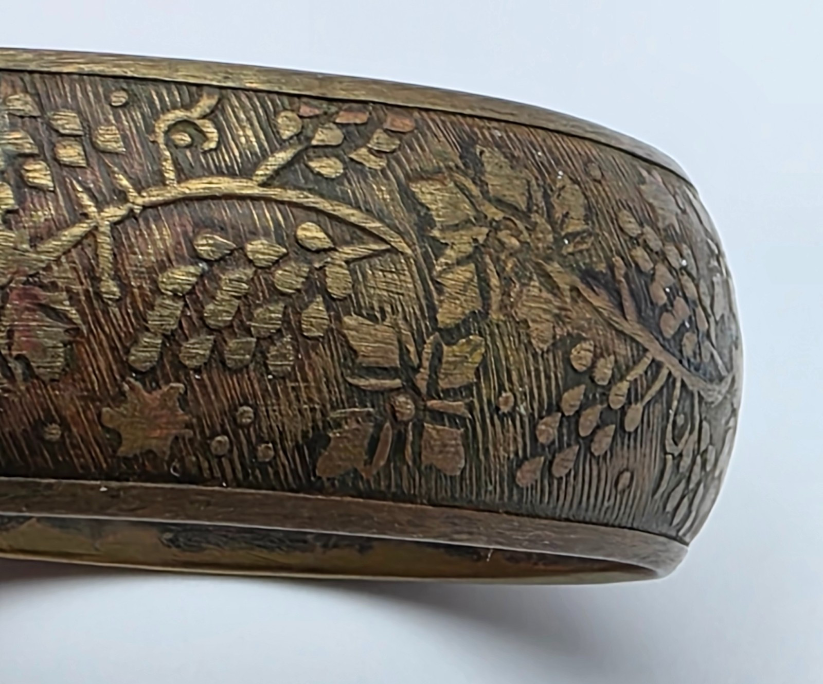 Vintage 1950s Floral Embossed Brass Plated Copper Bangle Bracelet 8″ Mid Century