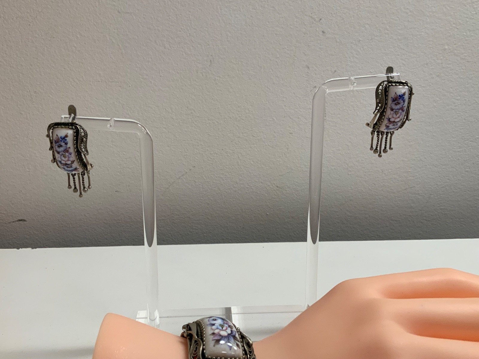 VINTAGE MORE THAN 50 YEARS OLD ENAMEL WOMEN BRACELET & EARRINGS GREAT CONDITION