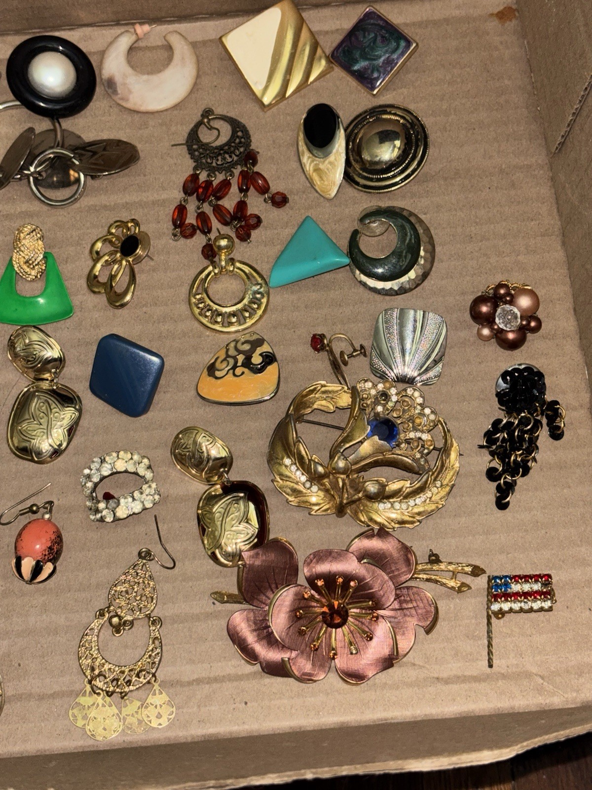 Vintage Single Earrings Crafts Jewelry Lot, Broochs 55+ Pieces