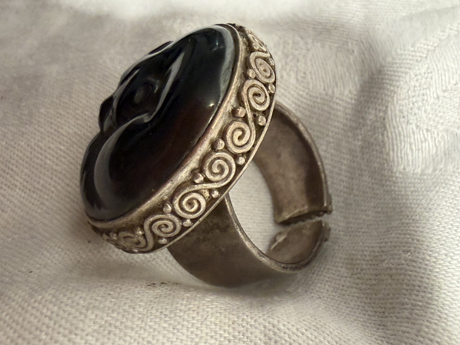 Vintage Silver 925 Sajen Size 8 Hematite Carved Sleeping Cat Ring