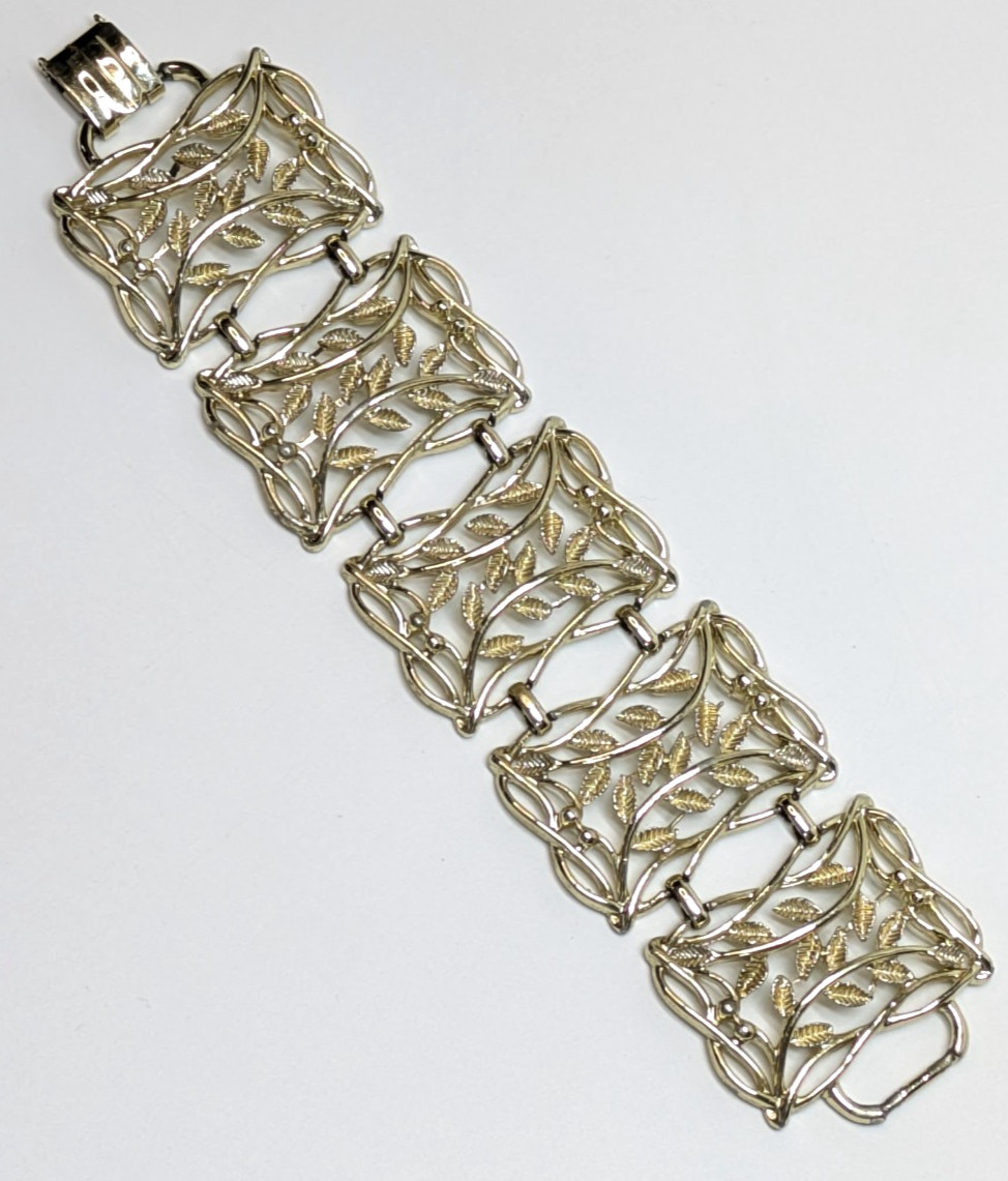 VTG Openwork Textured Leaf 1.5″ Wide Pale Gold Tone Leaves Panel Bracelet 7.5″