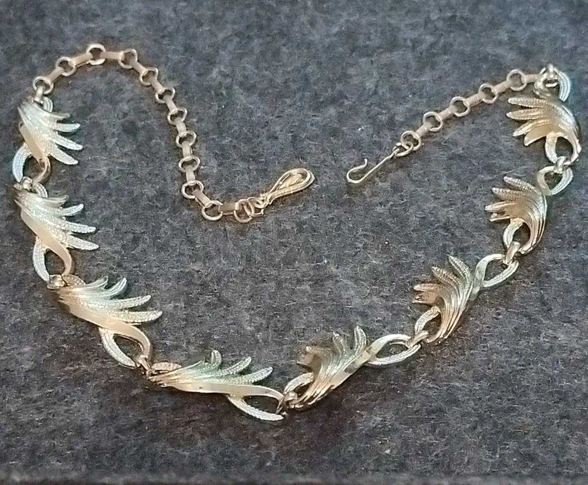 Vintage Coro Leaf Choker Necklace Light Bright Gold Tone 50s 12″-16″