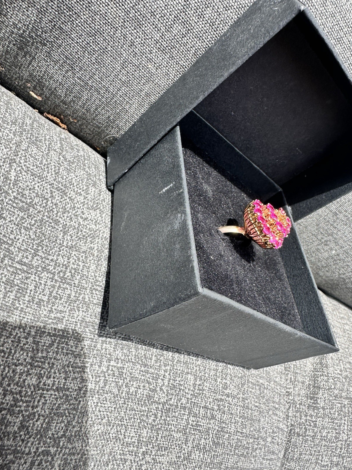 VINTAGE RARE FUSCHIA SAPHIRE COCKTAIL RING