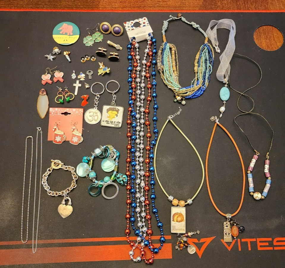 Lot #39 of random estate sale jewelry, earrings, necklace, pins, pendants, other